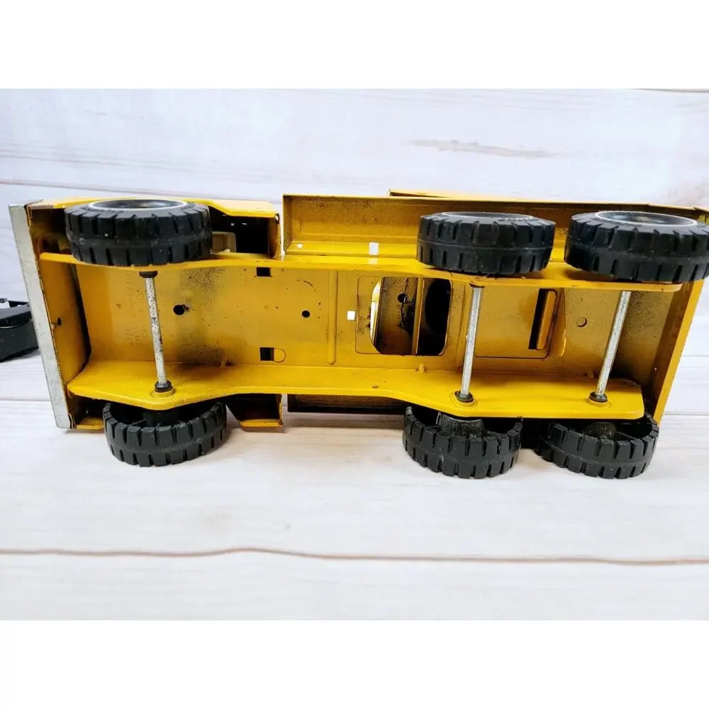 Nylint Vintage Pressed Steel Crane Truck 1:18 Scale Yellow Black Construction